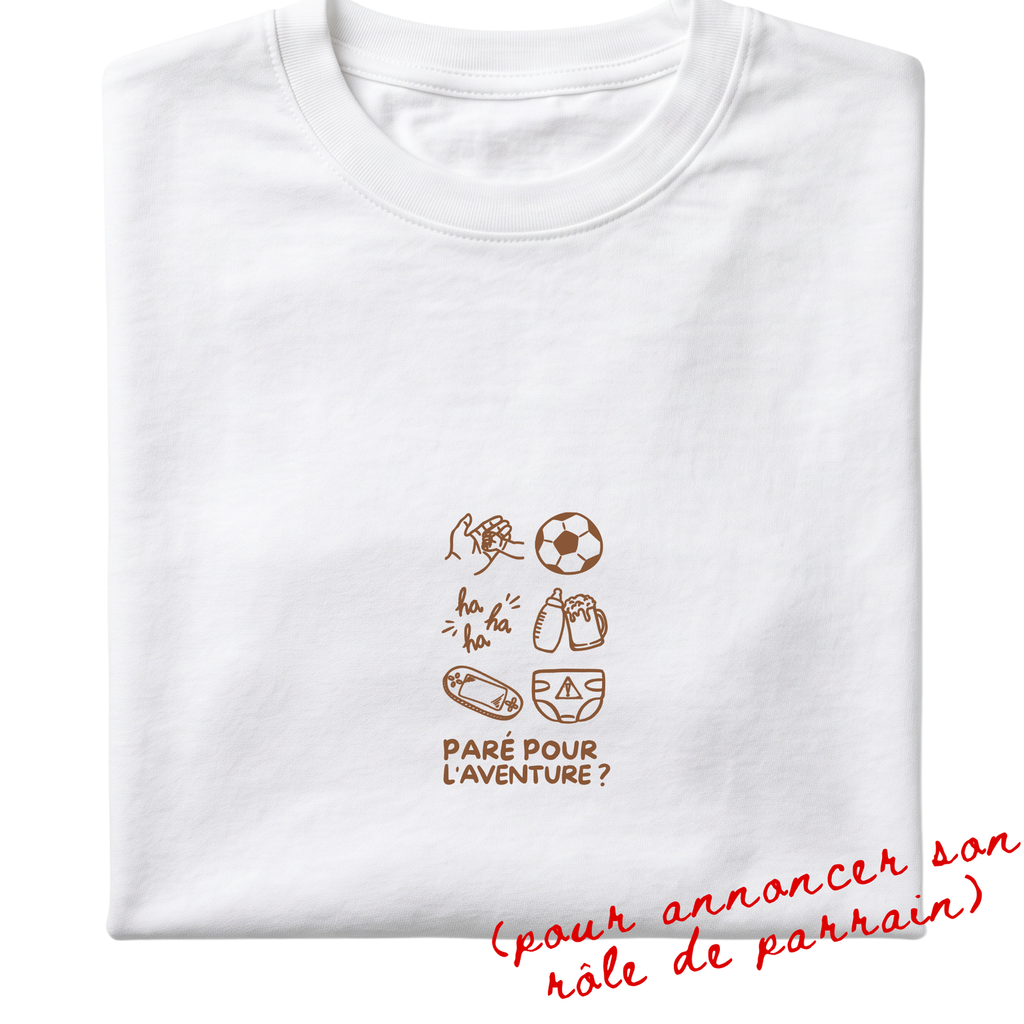 Visuel détouré du modèle de t-shirt Fragments de la marque Koeur Indigo personnalisé avec un motif marron et un texte personnalisé "Paré pour l'aventure?" pour annoncer à un ami qu'il va être le parrain de son enfant. 