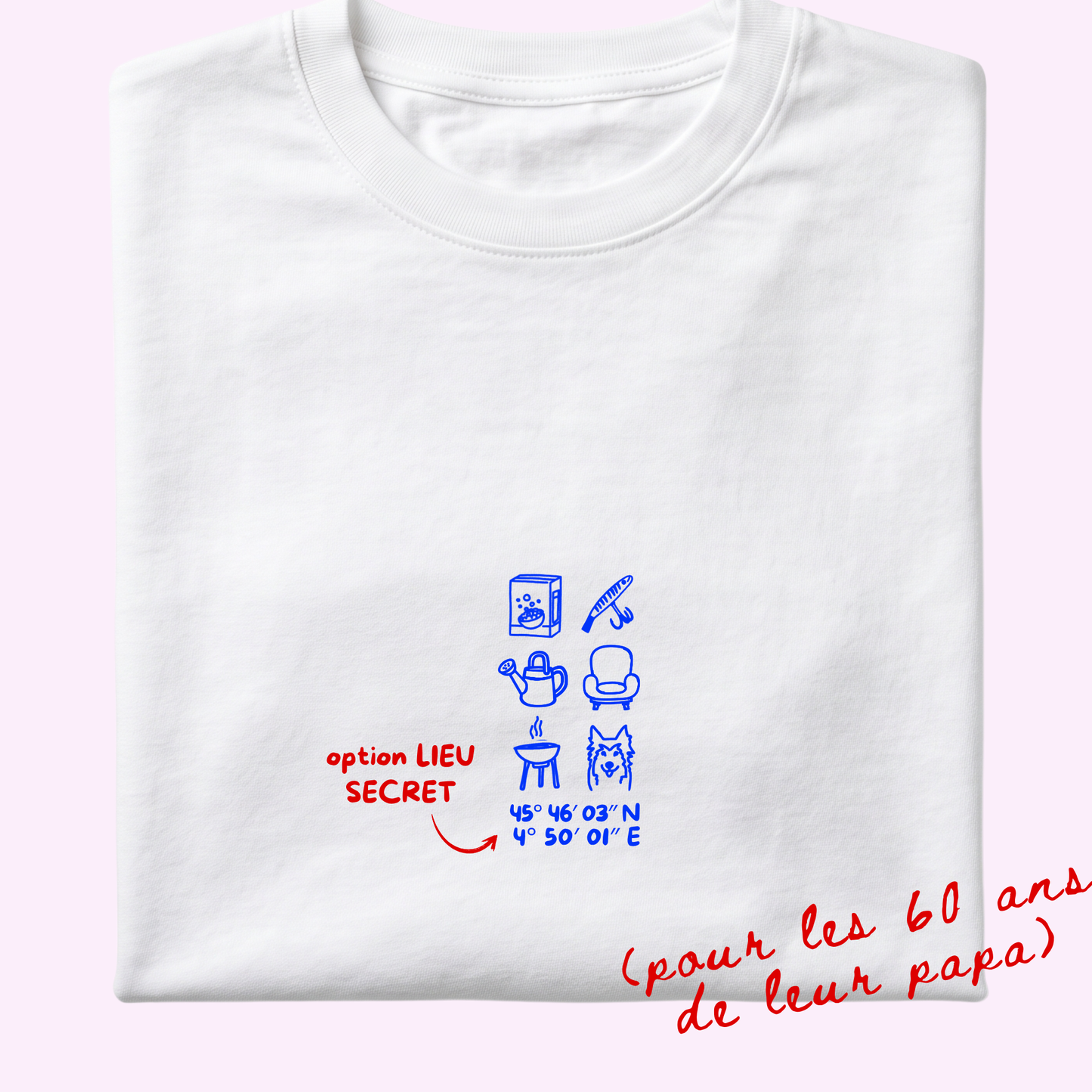 Visuel détouré du modèle de t-shirt Fragments de la marque Koeur Indigo personnalisé avec un motif bleu et un texte personnalisé avec les coordonnées GPS de son lieu de naissance pour l'anniversaire de son père pour ses 60 ans.