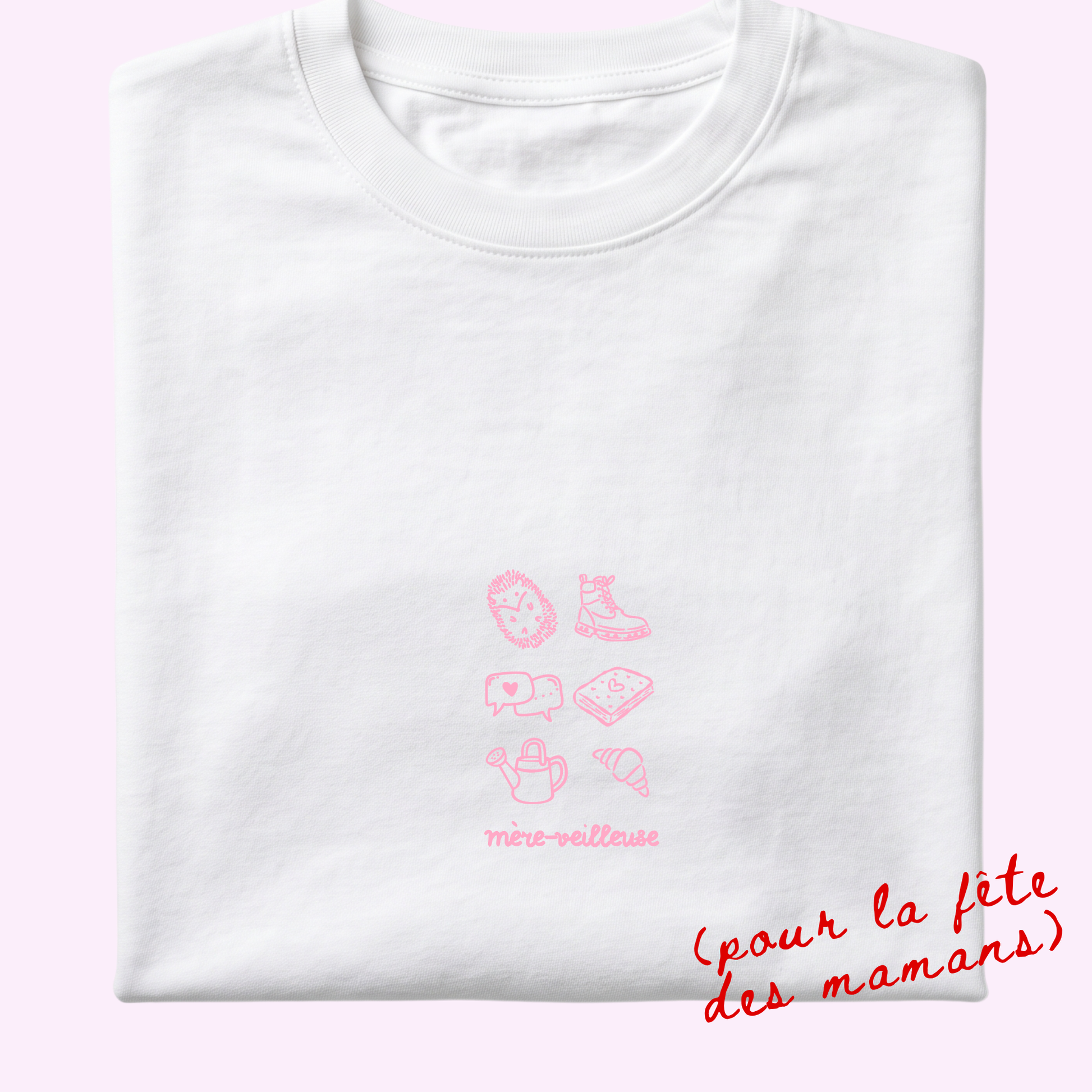 Visuel détouré du modèle de t-shirt Fragments de la marque Koeur Indigo personnalisé avec un motif rose et un texte personnalisé "mère-veilleuse" pour offrir pour la fête des mères.