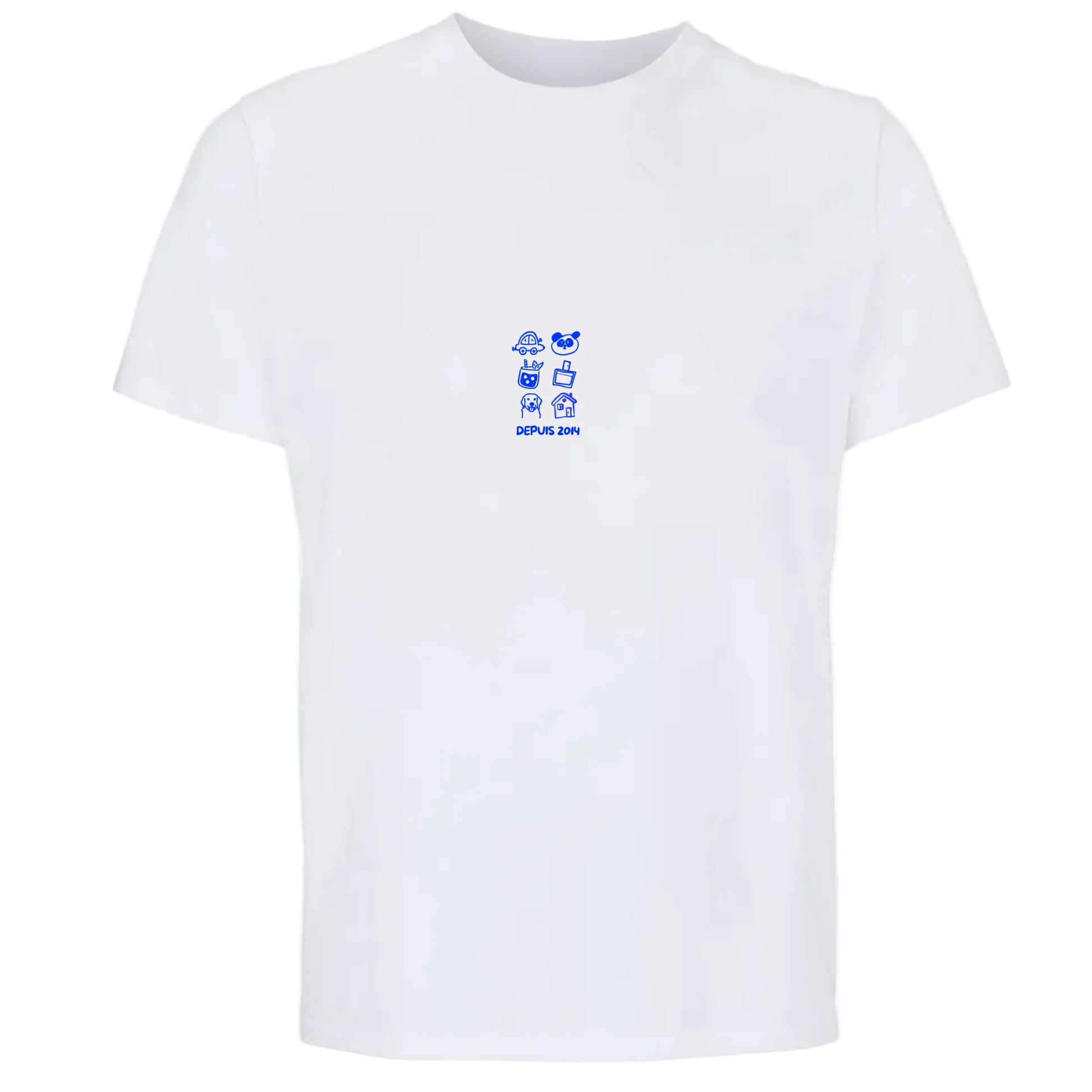 Photo détourée du modèle de t-shirt Fragments de la marque Koeur Indigo personnalisé avec un motif bleu et le texte personnalisé "Depuis 2014". 