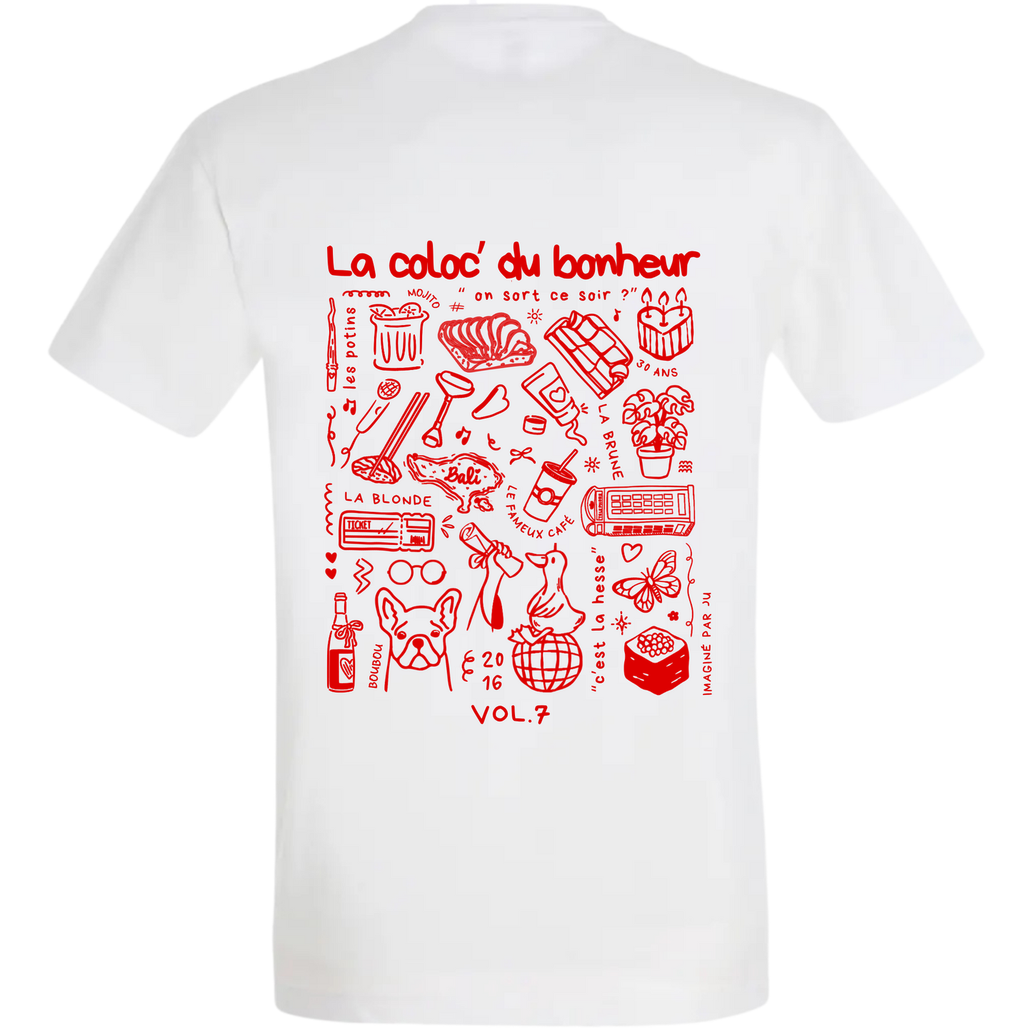 Photo détourée du modèle de t shirt Archives de la marque Koeur Indigo où il y a les souvenirs de deux meilleures amies que l'une à offert à l'autre pour leur emménagement en colocation. 